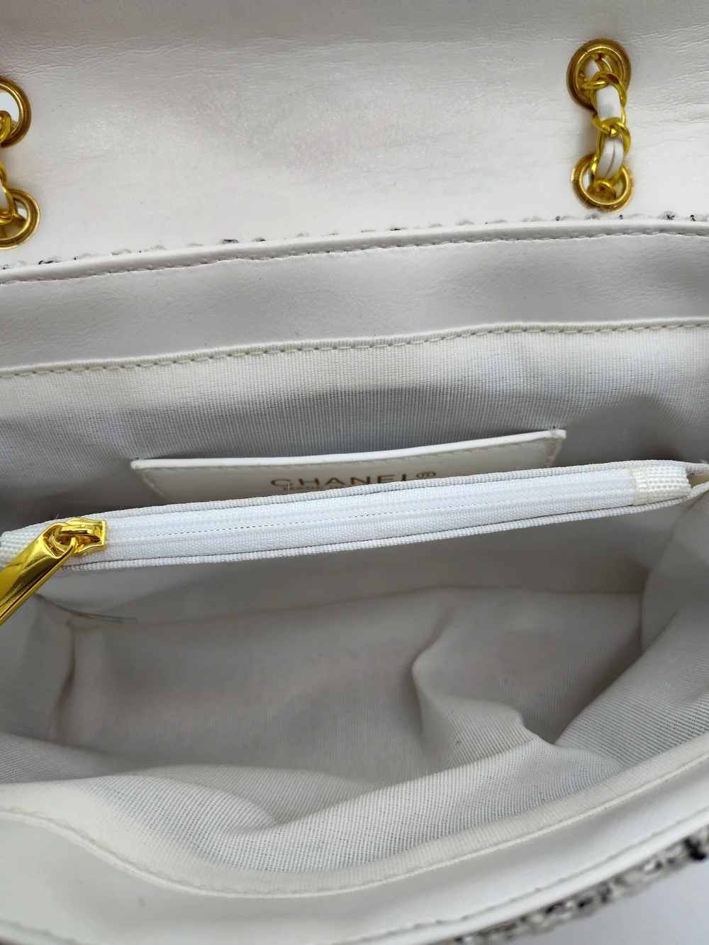 CHANEL Makeup Promotional Gift White Tweed Gold Chain Cosmetic CC Turnlock NIB